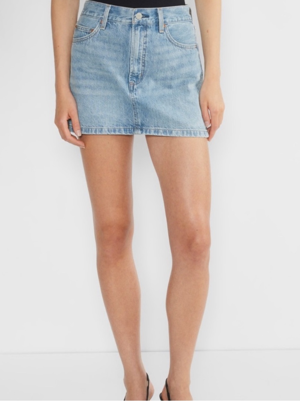 Aritzia Denim Forum
THE ‘90S VINTAGE MICRO DENIM SKIRT (7 YRS BLEU TABOO) size 2